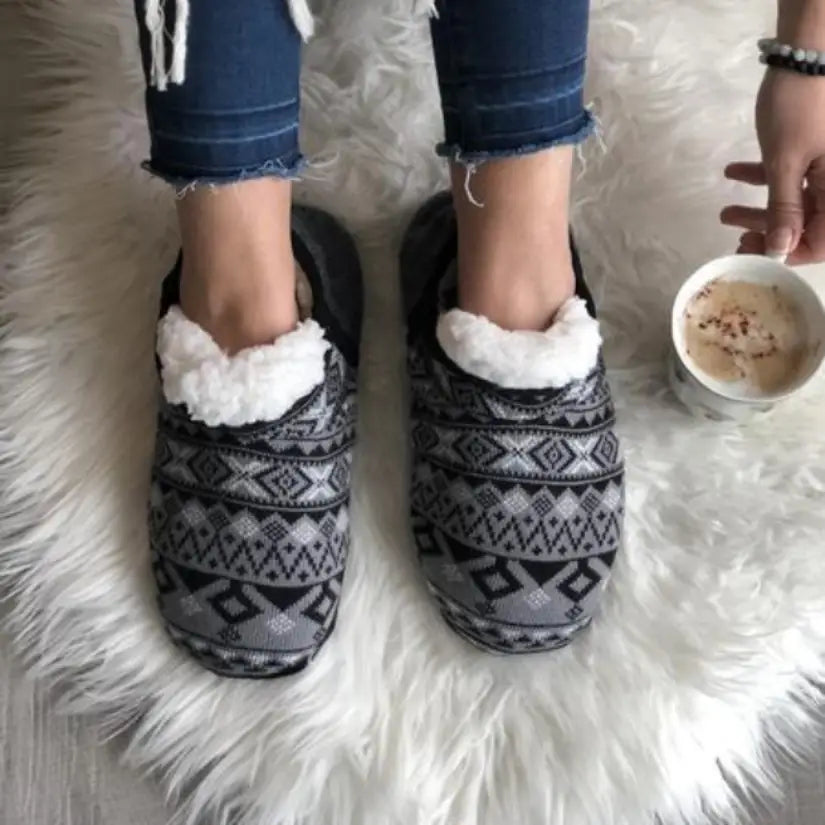 Cable Knit Slippers | Geometric Black Brodie