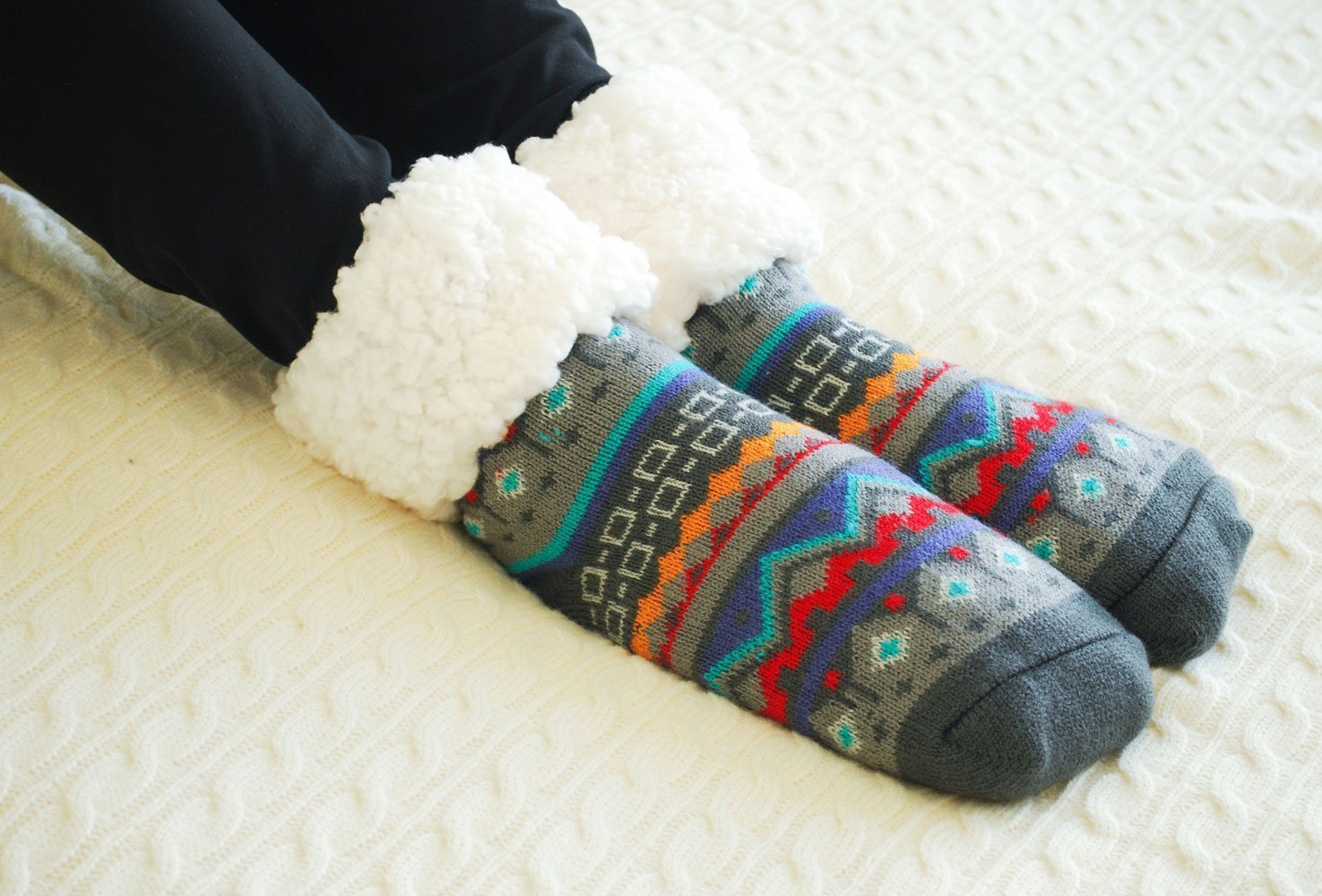 Pudus Cozy Winter Slipper Socks for Women and Men with Non-Slip Grippers and Faux Fur Sherpa Fleece - Adult Regular Fuzzy Socks Nordic Grey - Classic Slipper Sock