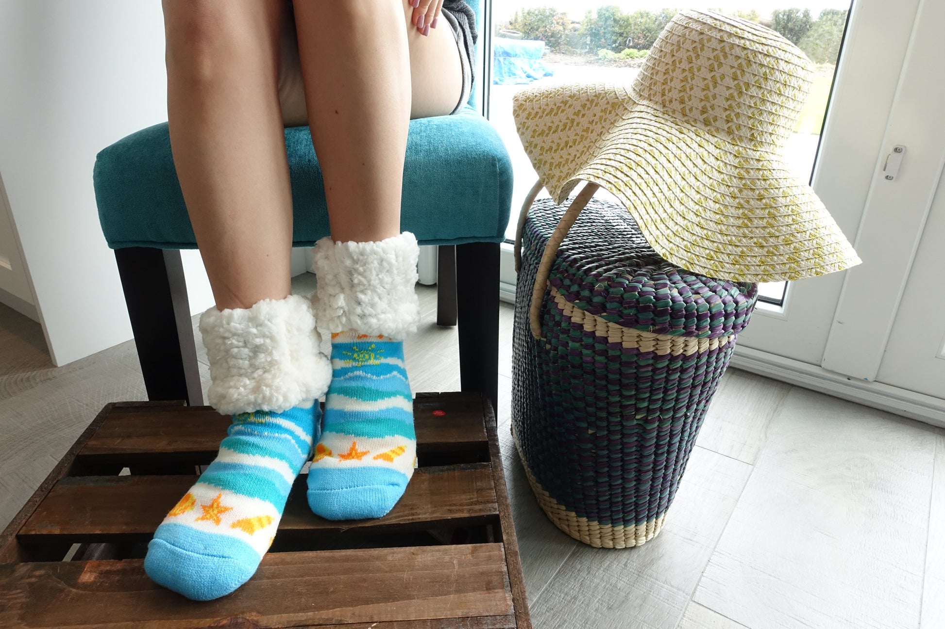 Pudus Cozy Winter Slipper Socks for Women and Men with Non-Slip Grippers and Faux Fur Sherpa Fleece - Adult Regular Fuzzy Seashore - Classic Slipper Sock