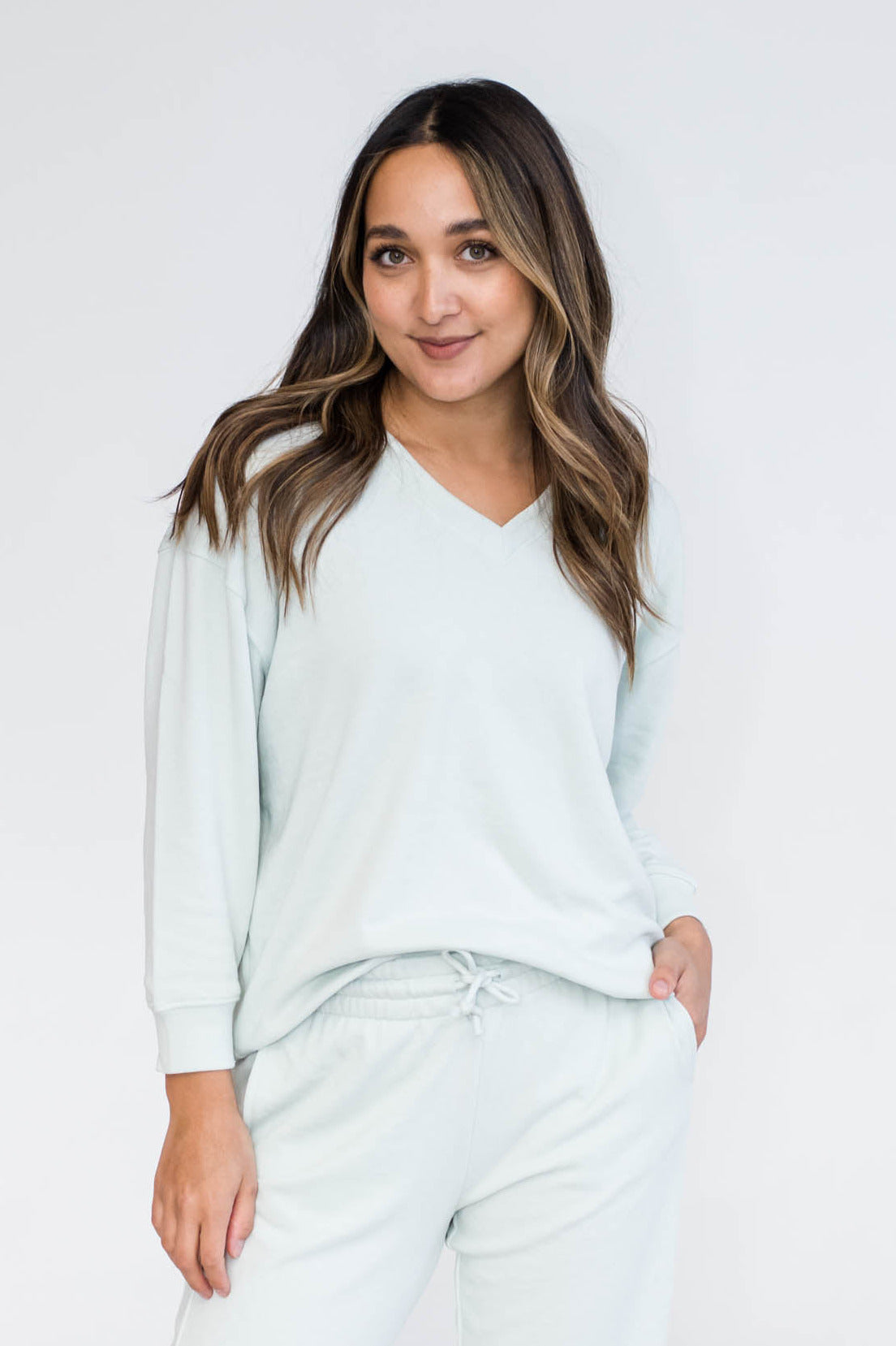 Darin V-Neck 3/4 Sleeve Sweatshirt | Dew Drop