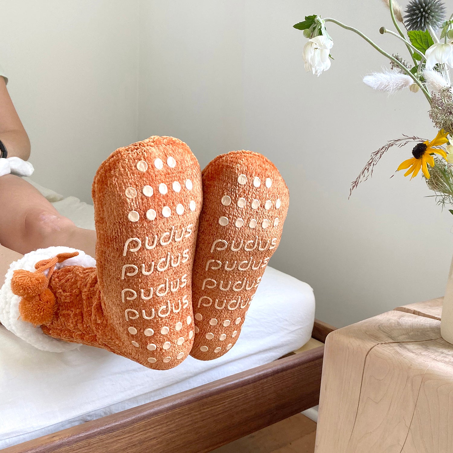 Pudus Winter Cable Knit Slipper Socks in Peach Caramel with Non-Slip Grippers and Faux Fur Sherpa Fleece Lining