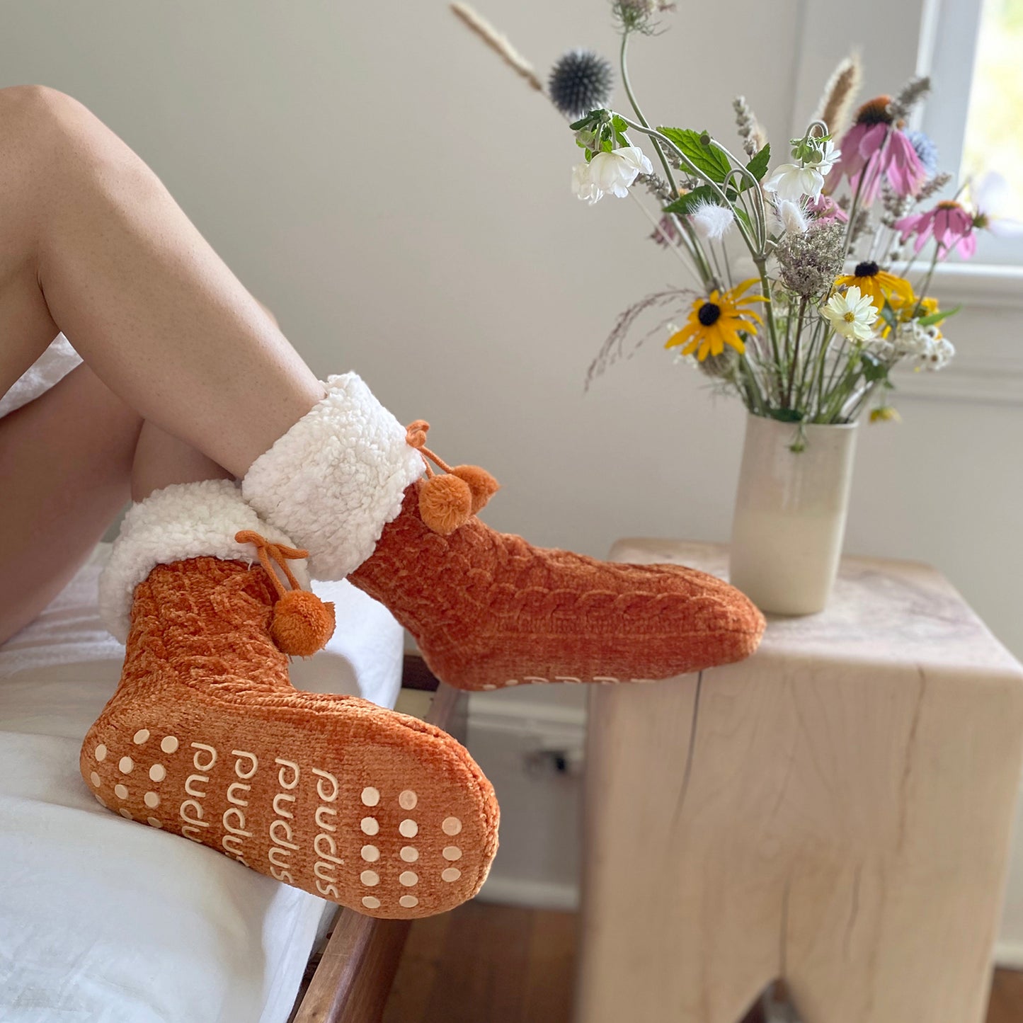Pudus Winter Cable Knit Slipper Socks in Peach Caramel with Non-Slip Grippers and Faux Fur Sherpa Fleece Lining