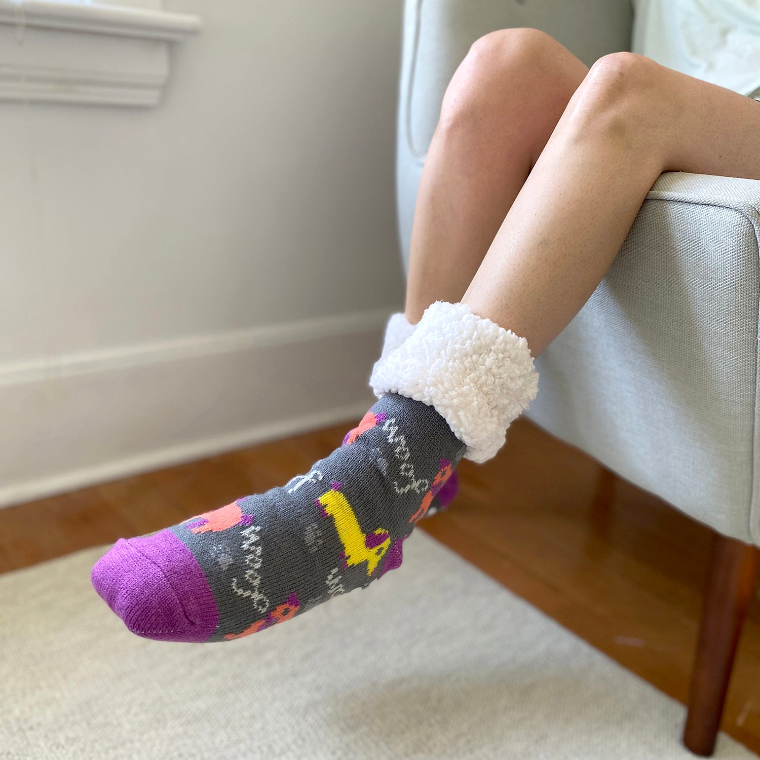 Pudus Cozy Winter Slipper Socks for Women and Men with Non-Slip Grippers and Faux Fur Sherpa Fleece - Adult Regular Fuzzy Socks Dog Woof - Classic Slipper Sock
