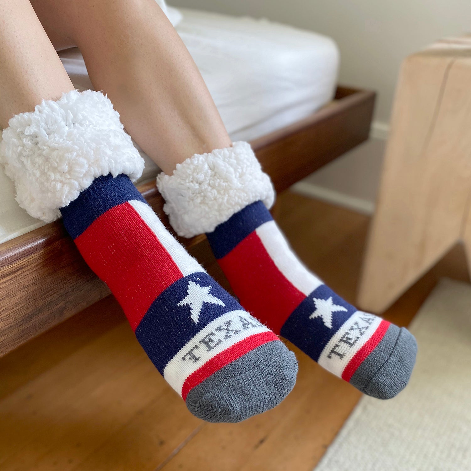 Pudus Cozy Winter Slipper Socks for Women and Men with Non-Slip Grippers and Faux Fur Sherpa Fleece - Adult Regular Fuzzy Socks Lone Star - Classic Slipper Sock