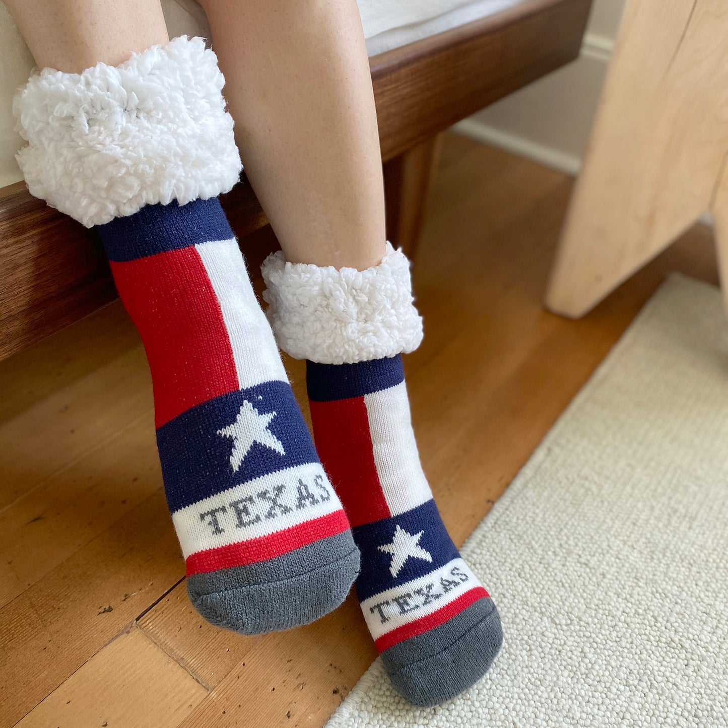 Pudus Cozy Winter Slipper Socks for Women and Men with Non-Slip Grippers and Faux Fur Sherpa Fleece - Adult Regular Fuzzy Socks Lone Star - Classic Slipper Sock