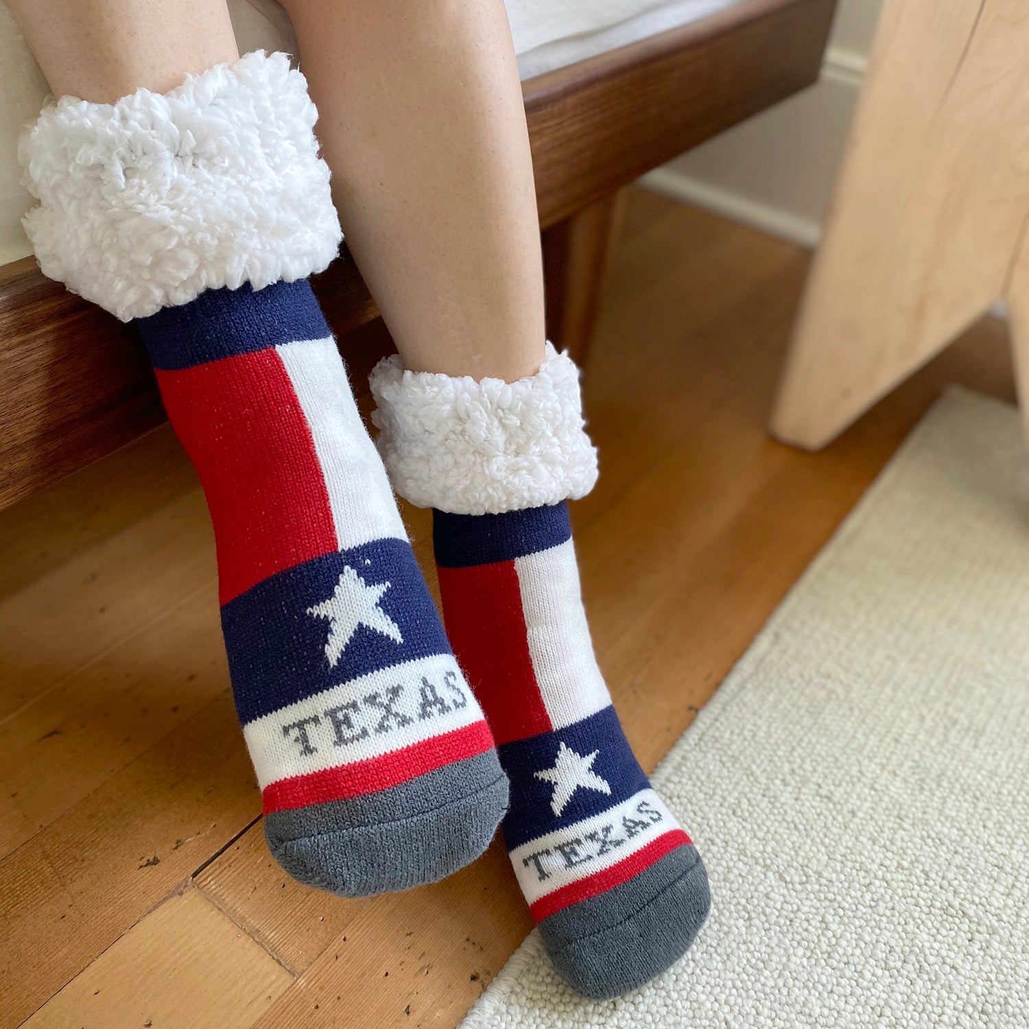 Pudus Cozy Winter Slipper Socks for Women and Men with Non-Slip Grippers and Faux Fur Sherpa Fleece - Adult Regular Fuzzy Socks Lone Star - Classic Slipper Sock